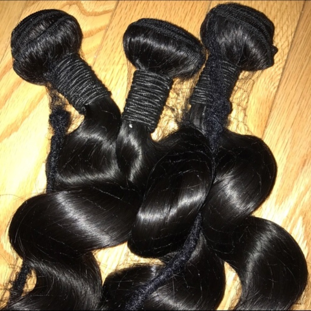 4 NWT BUNDLES OF MAYVENN BRAZILIAN LOOSE WAVE HAIR - Picture 2 of 4
